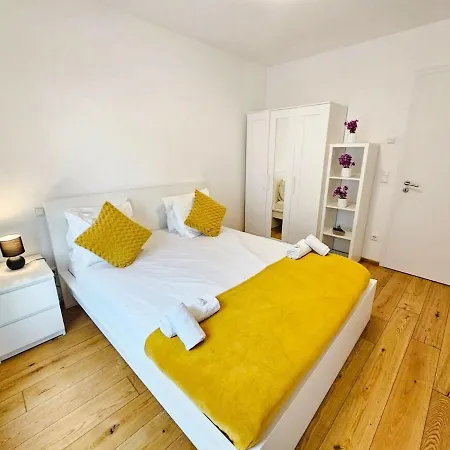 Spacious Urban Retreat With Terrace&parking Included Apartman