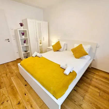 Spacious Urban Retreat With Terrace&parking Included Apartman Luxemburg