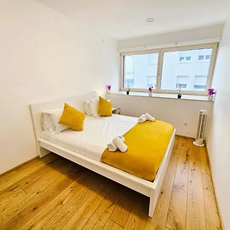 Apartman Spacious Urban Retreat With Terrace&parking Included Luxemburg