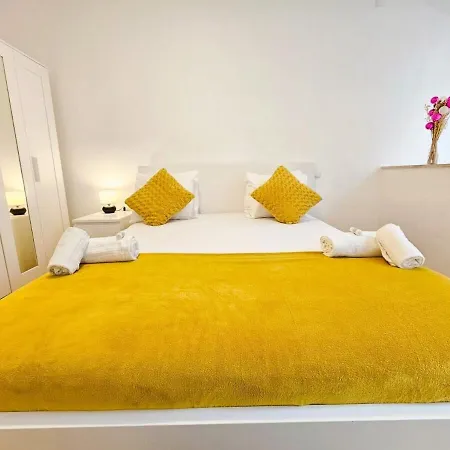 Spacious Urban Retreat With Terrace&parking Included