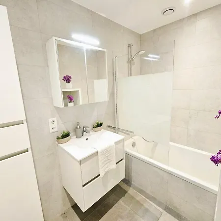 Spacious Urban Retreat With Terrace&parking Included Apartman Luxemburg