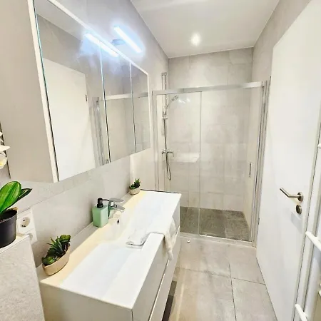 Apartman Spacious Urban Retreat With Terrace&parking Included